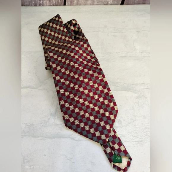 TOM JAMES Silk Tie Men 4" Standard Red Tan Gray Checks Geometric Pattern USA - Picture 1 of 8
